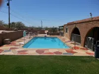 Entire Mountain View Guesthouse Hosted by Karen.  New Pickleball Ct on Property. - Pools