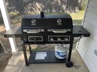 Would you love to grill out at the Burger and Frey St House? - 2 étoiles