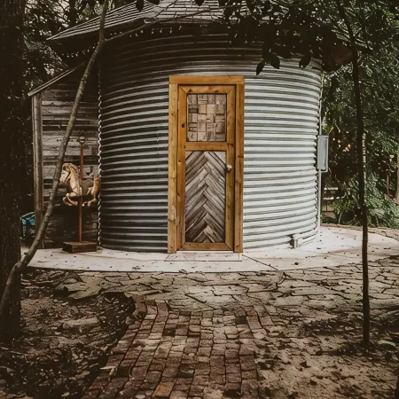 The Green Egg - Vintage RV Glamping