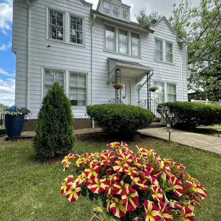Perfect for family/corporate, Strategic location, 2mi Yale, 2.8 mi Airport,