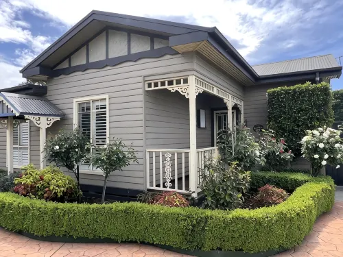 BLACKSMITHS LANE 2 BEDROOMGorgeous ultra clean 2 Bedroom/2 Bathroom cottage.