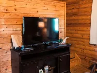 2 Lakeside : Charming 2-bedroom cabin with AC, WiFi in welcoming Solgohachia Hotels in Conway County