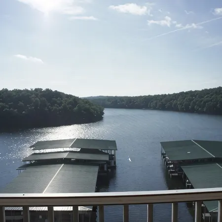 6105 Towers! Quiet! Elevators, indoor pool. Oct-May Travel Nurses welcome!!