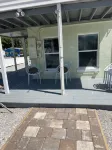 Cottage by the Sea Unit AIndian Rocks Retreat- 3-Minute Walk to Beach- King Bed - Apartments