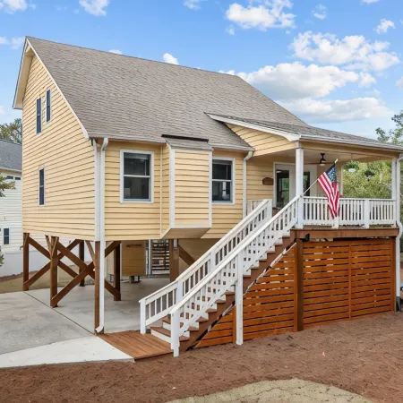 *Heated Pool Oasis* Oceanside * Standalone Beach House * Centrally Located*