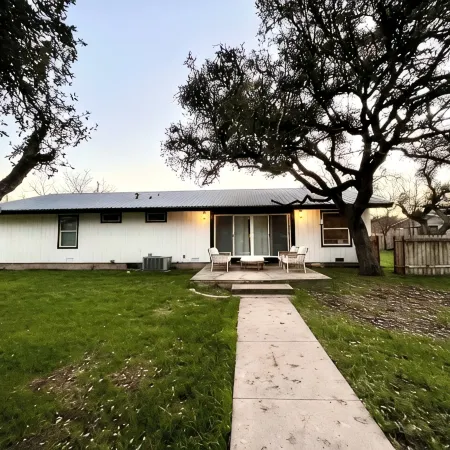 NEW Modern Hill Country Hideaway