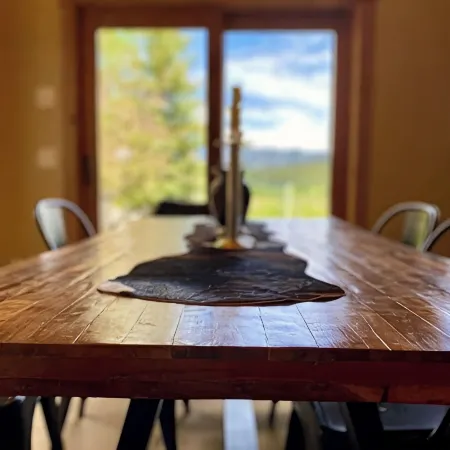 Cozy Home steps from Town Center, with a Stunning View of the Mountains!