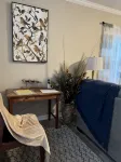 Cozy Cottage / Writers Retreat  . Nestled in the woods . Private - 4-Star