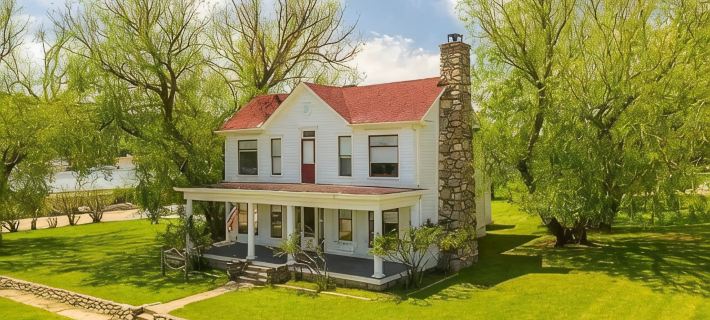 Historic sophistication in the heart of the Black Hills. Hotels in Custer