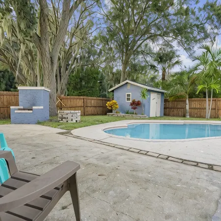 ENTIRE Home, POOL, LANAI/PORCH, Private BAR, MINUTES to Beach, FULLY STOCKED!!