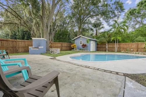 ENTIRE Home, POOL, LANAI/PORCH, Private BAR, MINUTES to Beach, FULLY STOCKED!!