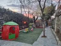 Safari House Tbilisi Wine & Family Hotel