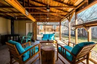 Walk to historic downtown, cozy, pets welcome! - 2 ดาว