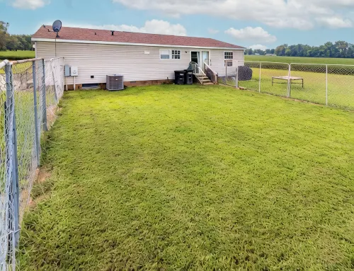 Quiet Farm setting surrounded hundreds of acres of fields. Workers welcome.