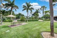 Naples Marina Getaway Studio Direct Water Views! -  Ferienwohnungen