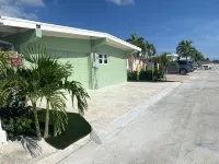 Tropical Paradise 🏝! POOL, Hot Tub, Dock, FREE Ice, Kayaks, Paddles, Bikes! - 3-Star