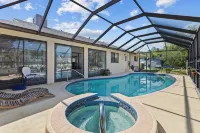 Dont Miss This Waterfront Deep Canal.Gulf Access.Pool Home! Pool Table.Sleeps8.