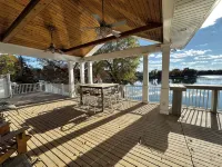 Pine Lake Cottage with Views - 3-Star