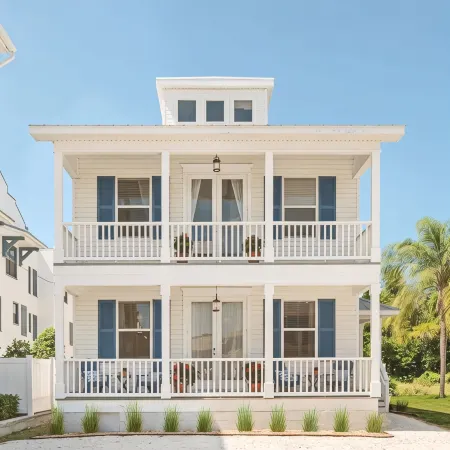 Designer Home for 8 Walk to Downtown Dunedin and Waterfront Pets Ok