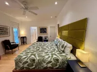 The Signature Orange Grove King Suite - Apartments