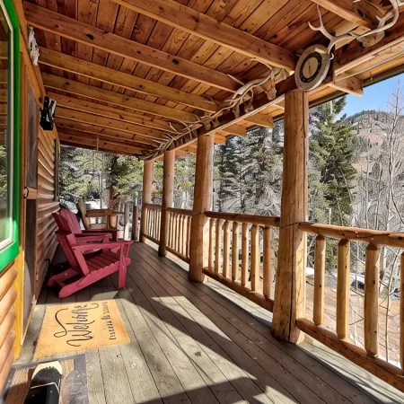 Iconic Mountain Cabin | River | Couples | Peaceful (pet-friendly)