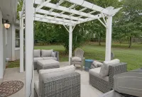 Scandi-Chic Retreat in Madison-Pets stay free!