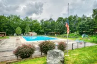 Cozy Lakefront Home Steps to Pool, Close to Lake & Skiing and All Fun Amenities