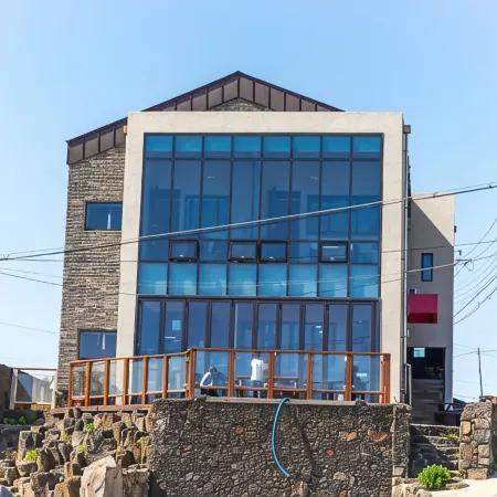 Jeju Udo Morning Pension Отели рядом с достопримечательностью «Парк у маяка в Удо»
