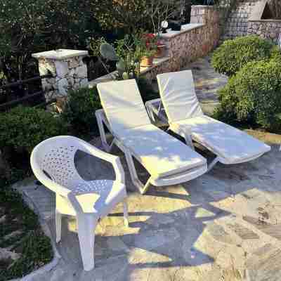 2 Bedroom Self Contained Furnished Flat with Pool, 5 Mins Walk to Town & Beach. Hotel Exterior