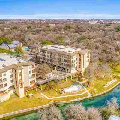 Updated Single Story Comal River Condo with Pool-Walk to Downtown NB Hotel Exterior