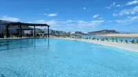 Modern Beachfront Retreat 2 King Suites + - Uima-altaat