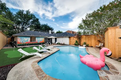 Lux Pool Oasis, Fifa Stay- 25 Mins to at&T, Sleeps 12, Hot Tub, Firepit