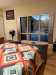 Semi-lake front on Shuswap lake with private beach dock and bouy. - Jacuzzi