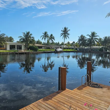 Tropical Luxury Living, waterfront, pool heated, close to the beach