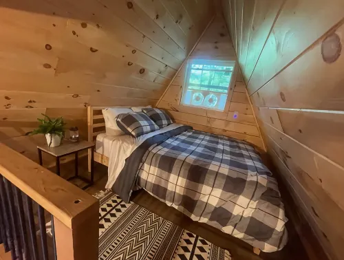THE LILLIPAD.Off-grid A frame. Sebago lake region!
