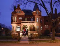 슈스터 맨션 베드 앤드 브렉퍼스트