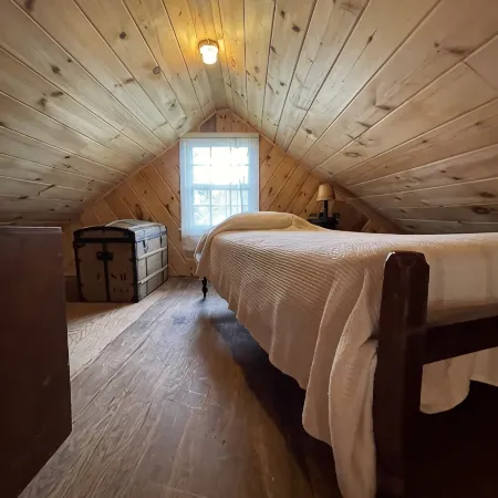 Quaint Retro Ash Cove Cottage