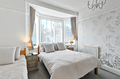 Jacaranda Hotel - Homestays