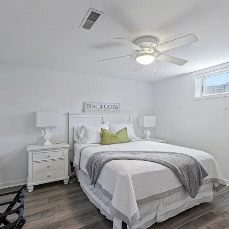 Spacious North Shore 2 bedroom Lake Condo with a Dock! Отели в г. Клир Лейк