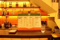 Rebel Rooster Hostel - bar