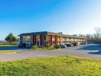 Castle Inn & Suites by OYO Chickasha Hotels in Grady County