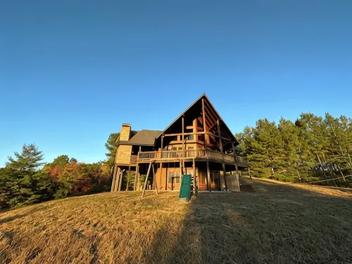 Gorgeous Cabin Private Retreat on 15 acres - Chalets