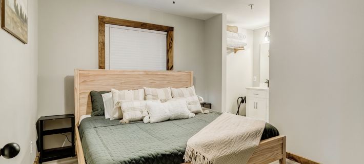 Offseason Discount! Free SDC Shuttle - King & Queen Cozy 2 Bedroom Hotels in Stone County