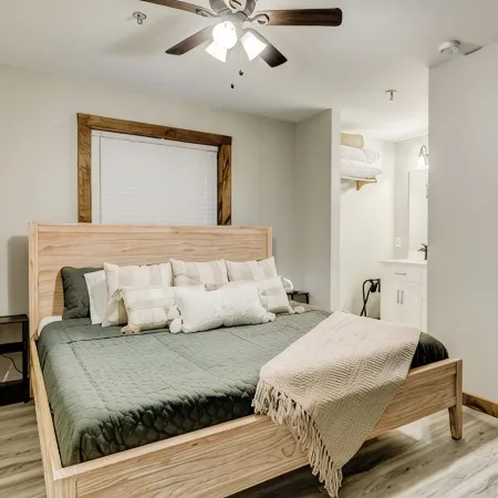 Offseason Discount! Free SDC Shuttle - King & Queen Cozy 2 Bedroom