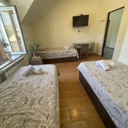 Noragyugh Guest House