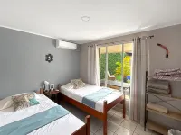 Private residential home for 8 with private pool; 5 min walk to Jacó Beach.