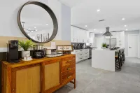 Family Retreat Sleeps 11, Heated Pool, Mini Golf, Kayak Experience, Waterfront - 4-Star