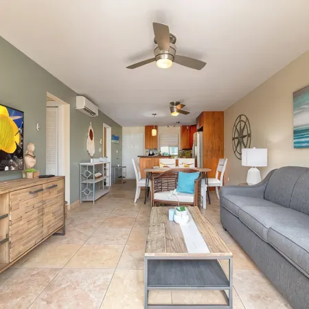 50 steps away from Maui's best beach, furnished with luxury details