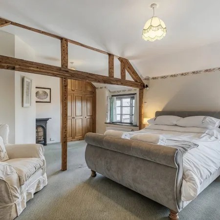 Cynynion Uchaf Farmhouse - Welsh Borders, 1700s, Epic Views Hotels in Oswestry