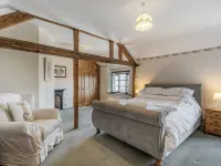 Cynynion Uchaf Farmhouse - Welsh Borders, 1700s, Epic Views - 3 stelle